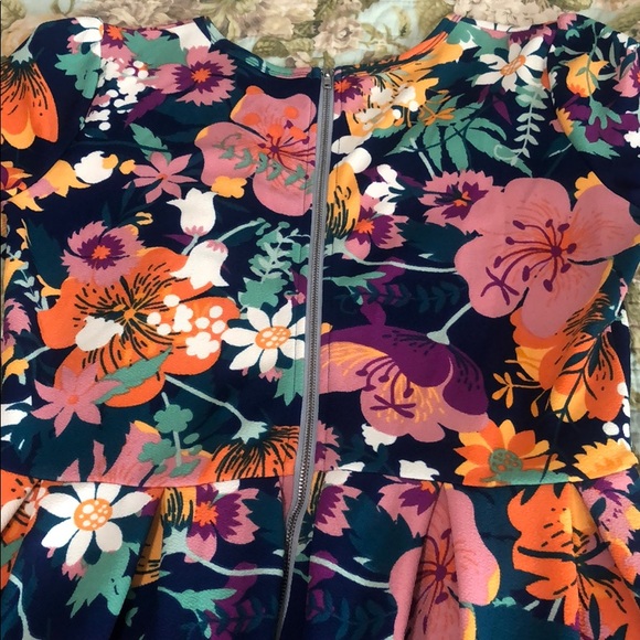 🌺Hawaiian LuLaRoe Amelia🌺 - Picture 5 of 8